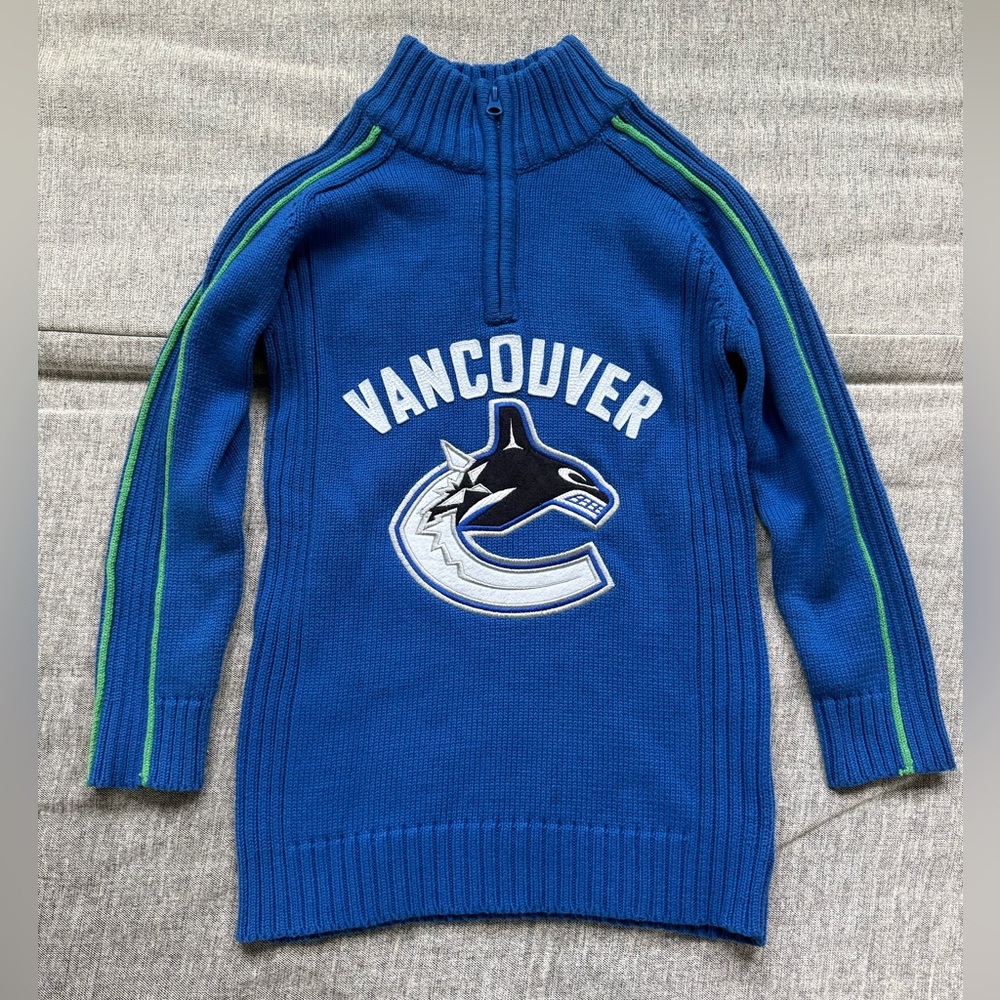 New licensed NHL Vancouver Canucks Orca crests neck cotton sweater blue Youth XS
